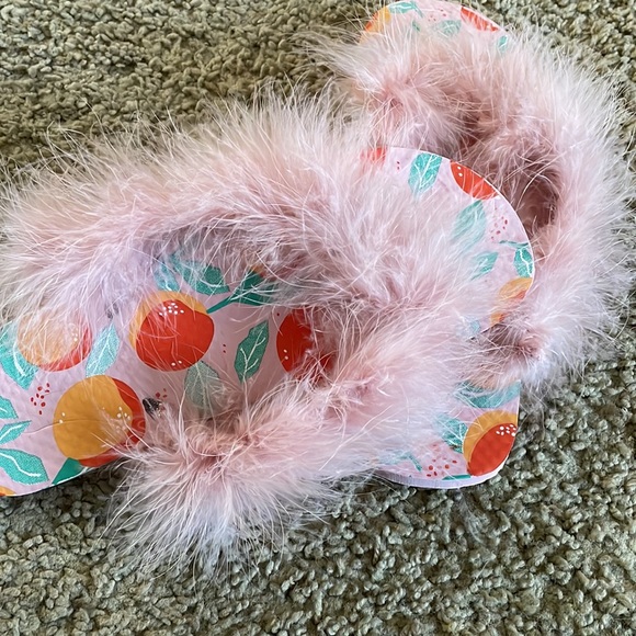 Fuzzy Slippers Size 7.5 in Pink - Picture 3 of 4